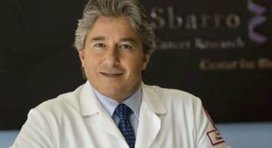 Antonio Giordano, Presidente dello Sbarro Institute a Philadelphia, è un ricercatore e docente, con un impegno particolare nella ricerca oncologica.